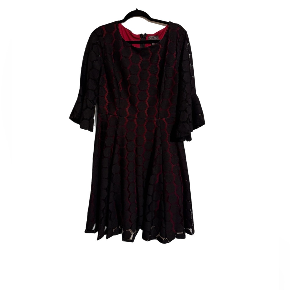 London Times Black and Red Hexagon Dress